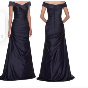 La Femme Off The Shoulder Ruched Satin Trumpet Gown Navy Blue Size 16